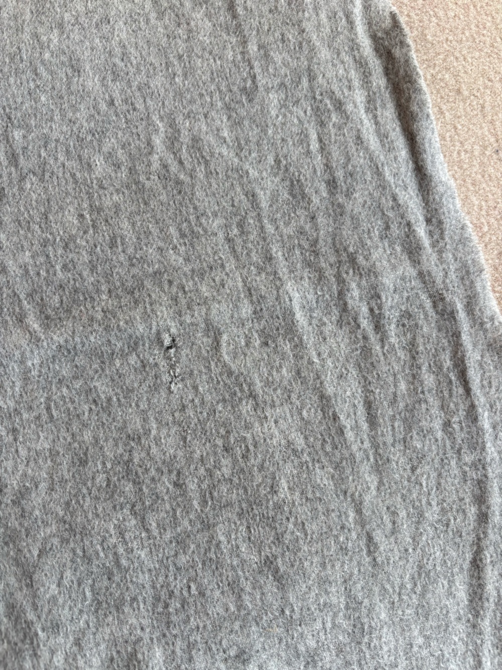 Oversized Cashmere Scarf - Picture 7 of 8